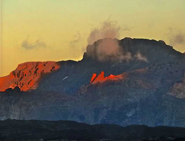 Foto: Walter Ruttinger / Wandertour / Teneriffa Höhenwanderung Caldera del Teide SW / Sunset- Blick auf die begangene Bergkette / 08.04.2016 12:45:55