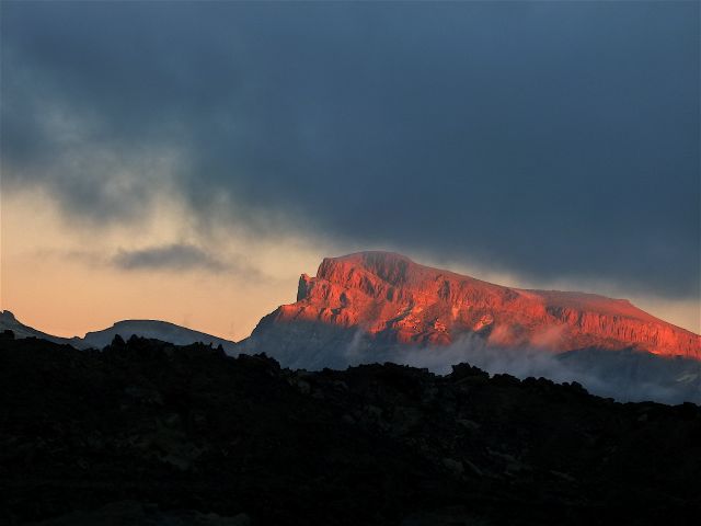 Foto: Walter Ruttinger / Wandertour / Teneriffa Höhenwanderung Caldera del Teide SW / Super Fotomotiv Mt Guajara sunset von TF-21 Ucanca / 08.04.2016 12:44:25