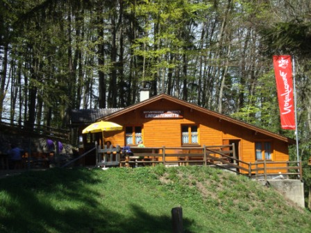 Foto: Wolfgang Dröthandl / Wandertour / Hainfelder Kirchenberg und Lindenstein / Lindensteinhütte / 18.04.2016 13:23:21