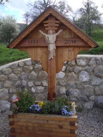 Foto: Wolfgang Dröthandl / Wandertour / Hainfelder Kirchenberg und Lindenstein / Beim Oberen Kirchenbauer / 18.04.2016 13:18:54