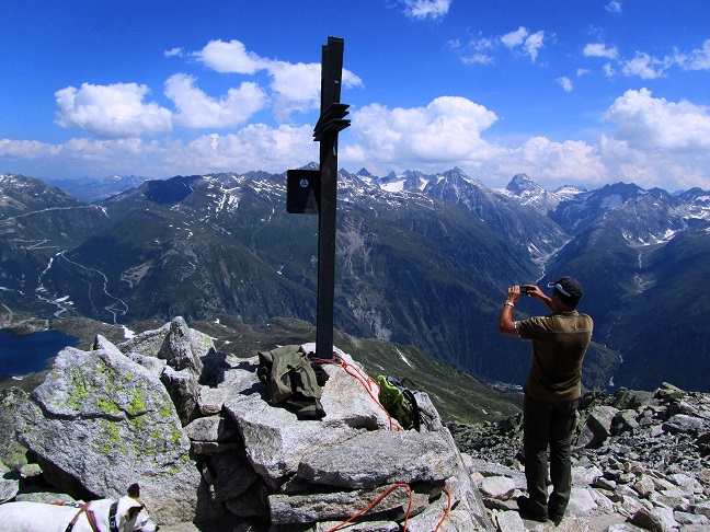 Foto: Andreas Koller / Wandertour / Sidelhorn mit Gletscherblick (2764m) / Am Gipfel des Sidelhorn / 25.04.2016 02:00:41