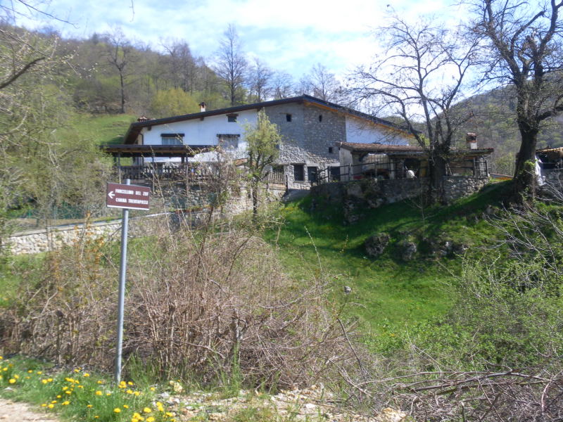 Foto: Wolfgang Lauschensky / Wandertour / Corna Trentapassi und Monte Vignole / letztes Gehöft / 26.04.2016 19:07:35