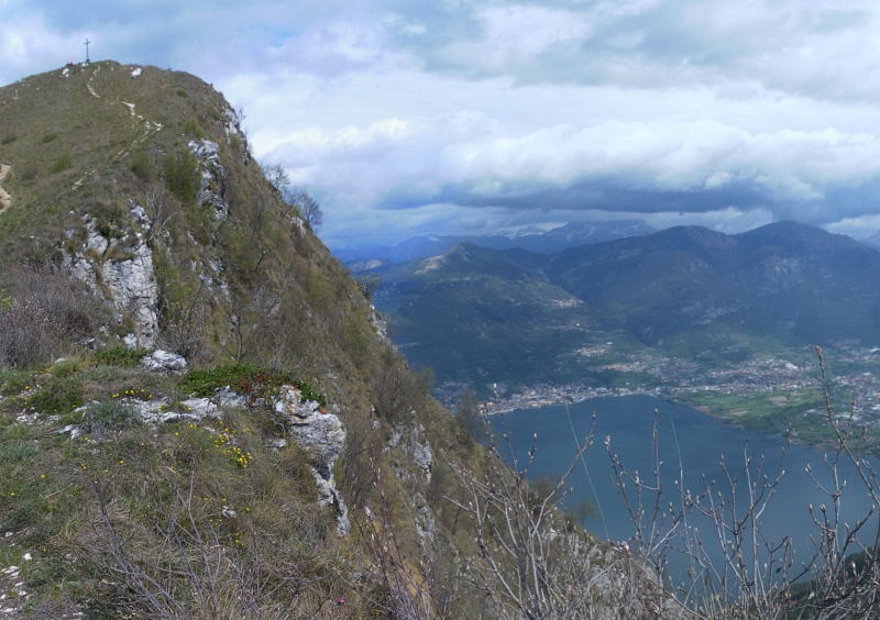 Foto: Wolfgang Lauschensky / Wandertour / Corna Trentapassi und Monte Vignole / Anticima Est di Corna Trentapassi über dem Iseosee / 26.04.2016 19:06:52