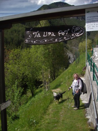 Foto: Wolfgang Dröthandl / Wandertour / Ta Lipa Pot - Wanderrunde im Val Resia / Einstieg in die Runde 'Ta Lipa Pot' beim Parkplatz / 02.05.2016 08:27:03