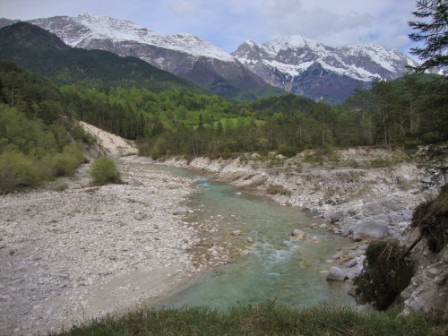 Foto: Wolfgang Dröthandl / Wandertour / Ta Lipa Pot - Wanderrunde im Val Resia / Von links Monte Sart, Picco di Grubia und Kanin im Hintergrund / 02.05.2016 08:21:24