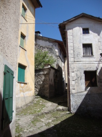 Foto: Wolfgang Dröthandl / Wandertour / Moggessa di qua, Moggessa di la und Stavoli - vergessene Dörfer in Friaul / Stavoli / 10.05.2016 13:41:15