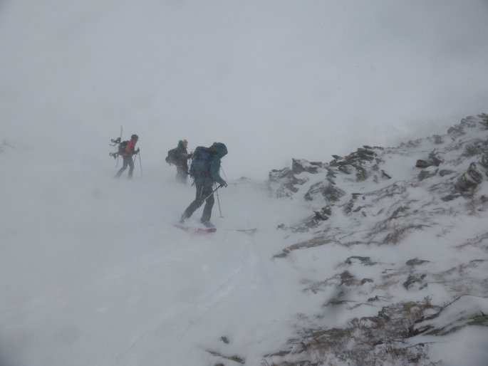 Foto: Manfred Karl / Skitour / Monte Paglietta, 2476 m / Wo ist blos der Gipfel? (Rechts ein paar Meter oberhalb) / 15.05.2016 18:59:55