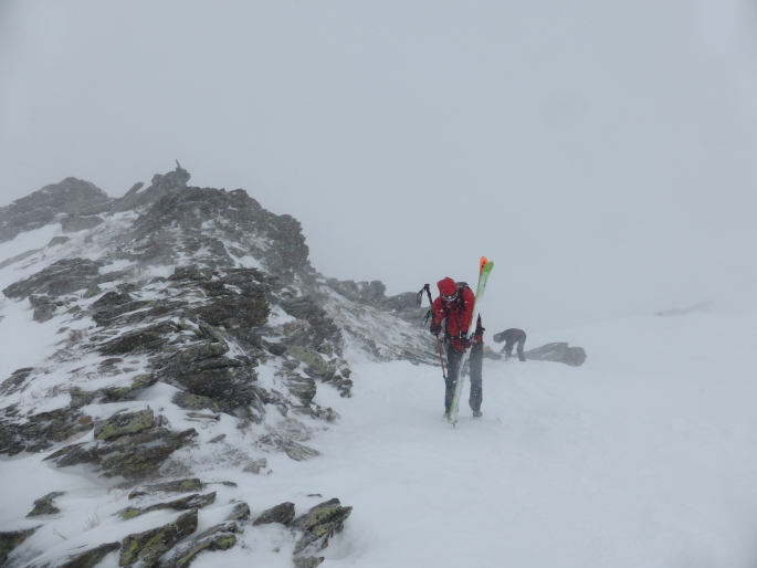 Foto: Manfred Karl / Skitour / Monte Paglietta, 2476 m / Abfallen im Sturm / 15.05.2016 18:58:16