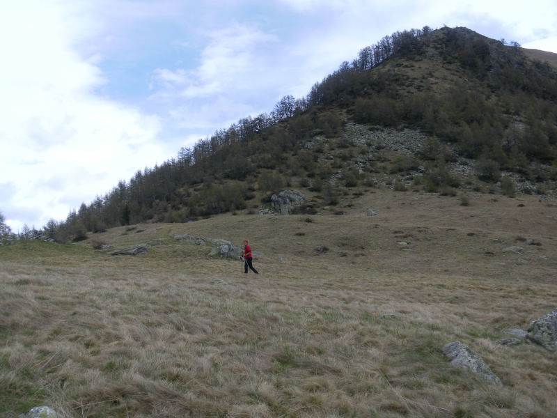Foto: Wolfgang Lauschensky / Wandertour / Monte Berlinghera 1666m / In der Bocchetta Chiaro, Gedenkkreuz am NW-Rücken / 05.06.2016 14:38:25