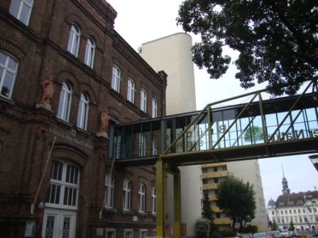 Foto: Wolfgang Dröthandl / Wandertour / Wiener Bezirks - Kulturwanderweg 23: Liesing / 'Brückenschule', Dirmhirngasse 29 / 13.06.2016 12:56:54