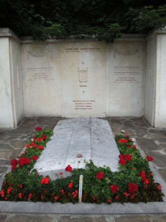 Foto: Wolfgang Dröthandl / Wandertour / Wiener Bezirks - Kulturwanderweg 23: Liesing / Grab von Hugo von Hofmannsthal, Friedhof Kalksburg / 13.06.2016 12:50:25