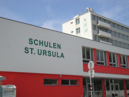 Foto: Wolfgang Dröthandl / Wandertour / Wiener Bezirks - Kulturwanderweg 23: Liesing / Ursulinenkloster und Schulzentrum Franz Asenbauer - Gasse 49 / 13.06.2016 12:42:04