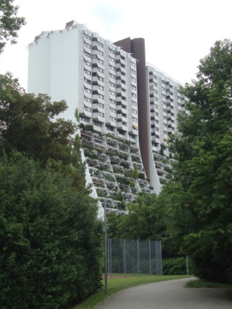 Foto: Wolfgang Dröthandl / Wandertour / Wiener Bezirks - Kulturwanderweg 23: Liesing / Wohnpark Alterlaa, vom Liesingradweg / 13.06.2016 12:32:44