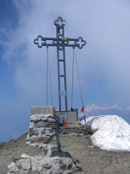 Foto: Wolfgang Lauschensky / Wandertour / Monte Legnone 2609m über Westgrat / Gipfelkreuz des Monte Legnone / 30.06.2016 19:19:17