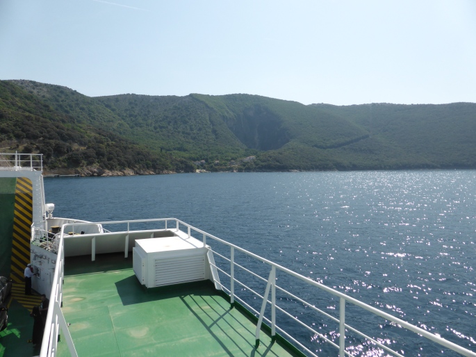 Foto: Manfred Karl / Mountainbiketour / Mit dem Bike von Krk nach Cres / Rechts der Meraska jama führt die Variante zum Scheitel der Insel Cres / 01.07.2016 20:13:29