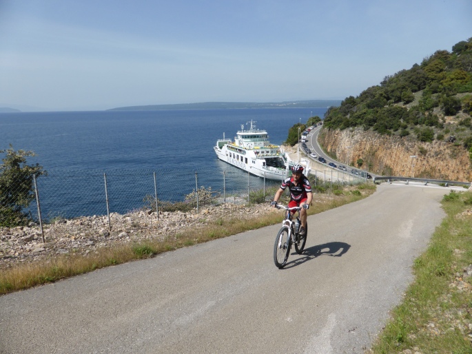 Foto: Manfred Karl / Mountainbiketour / Mit dem Bike von Krk nach Cres / Vairante über das Karstloch / 01.07.2016 20:12:09