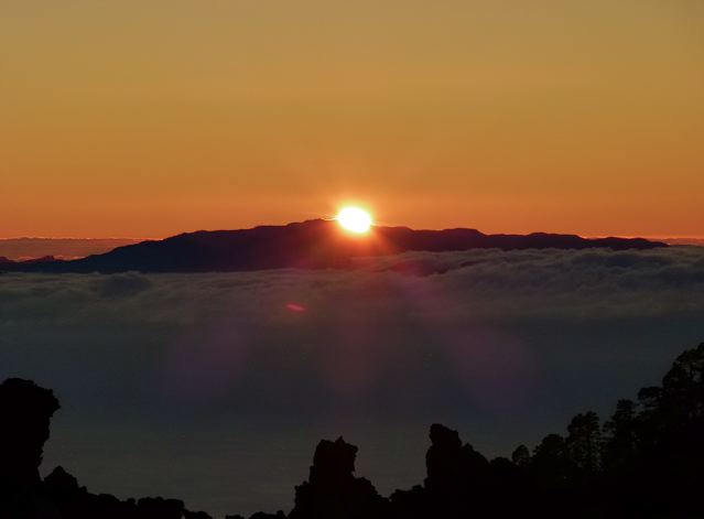 Foto: Walter Ruttinger / Wandertour / Teneriffa Pico del Teide direkt. Seriös dokumentierte / Sonnenuntergang über Gomera / 11.08.2016 15:50:49