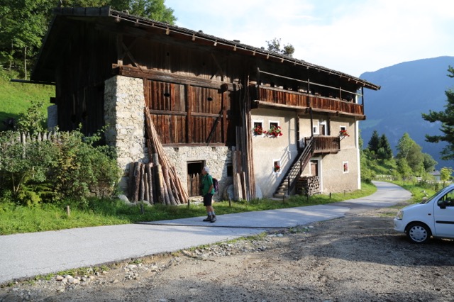 Foto: Werner Kaller / Wandertour / Von Graßstein zum Puntleider See über die Berglam / Parkplatz am Puntleider Hof (Foto Werner Kaller) / 05.09.2016 17:40:27