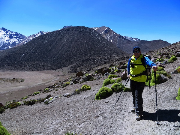Foto: Andreas Koller / Wandertour / Chachani (6075m) / Die Querung zum BC ist - wenn man schon müde ist - auch noch sehr hart / 03.10.2016 02:06:27