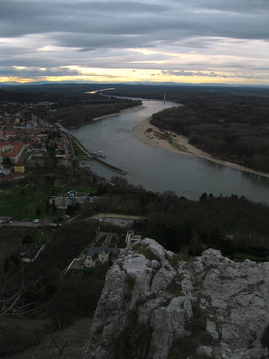 Foto: Andreas Koller / Wandertour / Donaublick vom Braunsberg (355m) / Blick Richtung Wien / 14.10.2016 02:51:50
