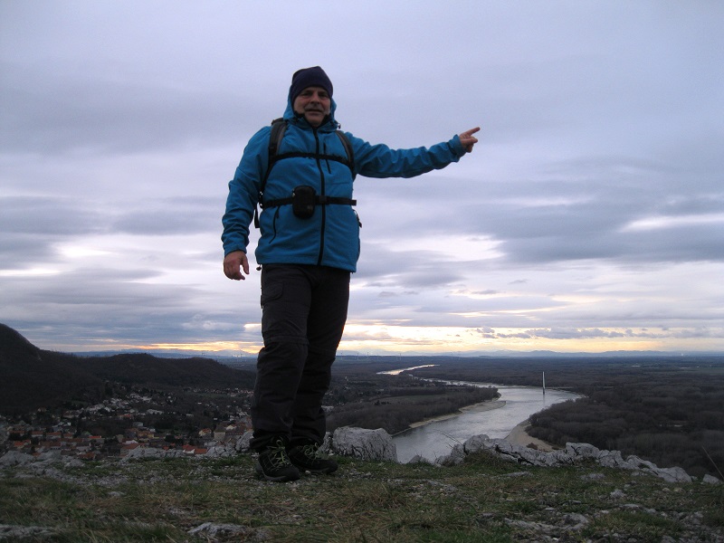 Foto: Andreas Koller / Wandertour / Donaublick vom Braunsberg (355m) / Blick die Donau entlang nach Wien / 14.10.2016 02:51:29