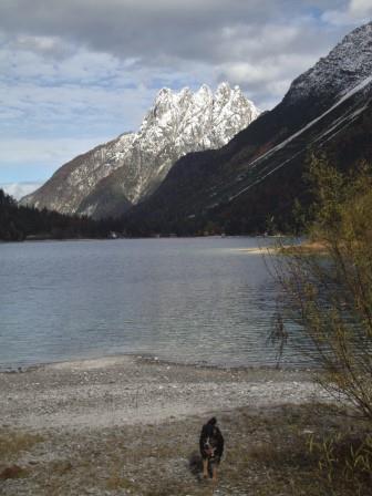 Foto: Wolfgang Dröthandl / Wandertour / Raibler See - Runde (Giro Lago del Predil) / See gegen Cinque Punte / 23.10.2016 15:05:24