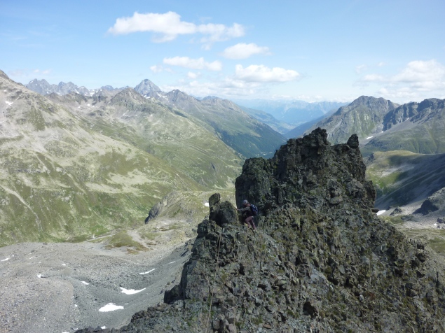 Foto: Manfred Karl / Klettertour / Schwarzhorn (3147 m), Ostgrat / Am türmereichen Grat / 04.12.2016 19:31:39