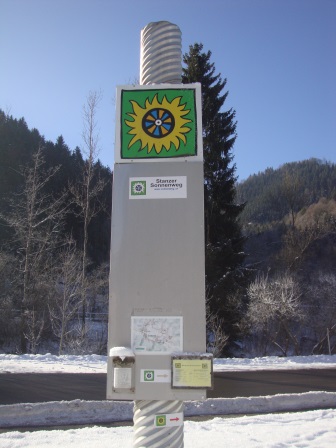 Foto: Wolfgang Dröthandl / Wandertour / Stanzer Sonnenweg / Infosäule beim Parkplatz Feuerwehr / 30.01.2017 10:03:33