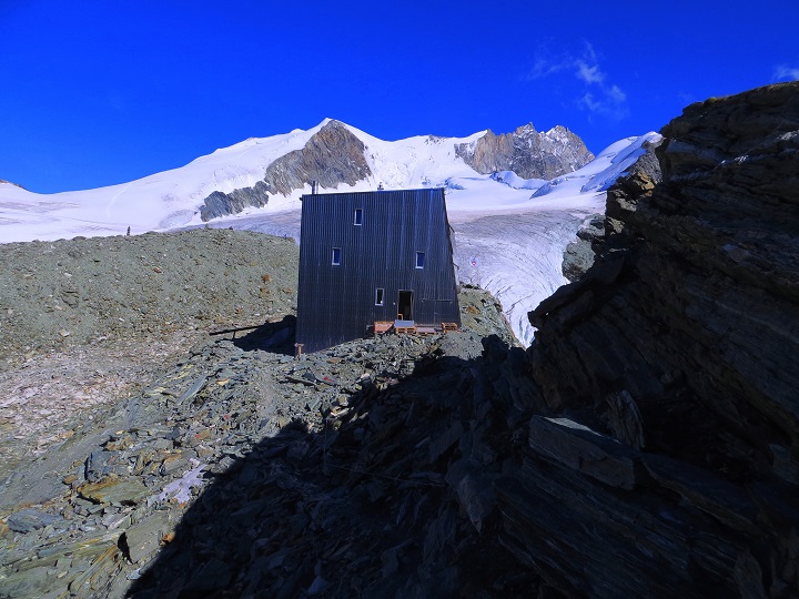Foto: Andreas Koller / Wandertour / 4000er-Tour Bishorn (4153m) / Cabane de Tracuit / 02.02.2017 03:08:16