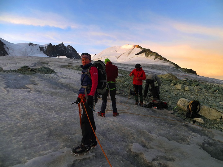 Foto: Andreas Koller / Wandertour / 4000er-Tour Bishorn (4153m) / Zeitiger Aufstieg aufs Bishorn über den Turtmanngletscher / 02.02.2017 03:03:52