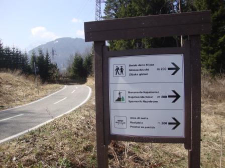 Foto: Wolfgang Dröthandl / Wandertour / Orrido dello Slizza (Gailitz - Schlucht) / Wegweiser wenige Meter südwestlich des Parkplatzes am Bahnhof (auch hier Parkmöglichkeit) / 25.03.2017 19:36:54