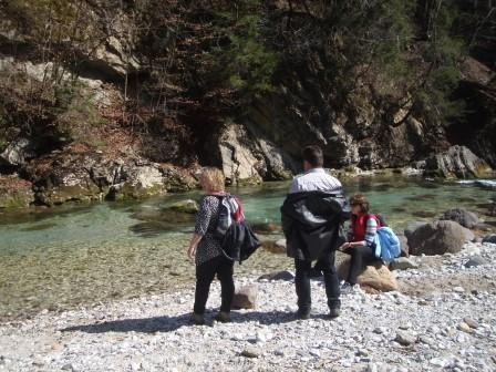 Foto: Wolfgang Dröthandl / Wandertour / Orrido dello Slizza (Gailitz - Schlucht) / idyllischer Rastplatz am Ufer des Torrente Slizza nach dem Abstieg in die Schlucht / 25.03.2017 19:32:41