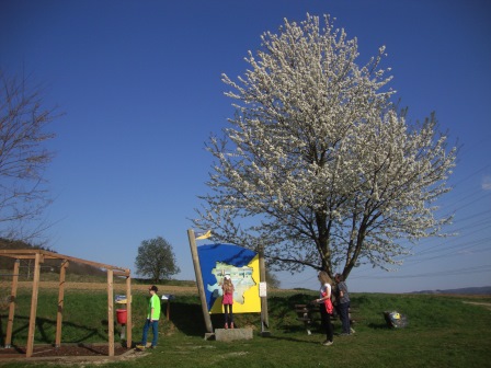 Foto: Wolfgang Dröthandl / Wandertour / Erlebnisweg zum Mittelpunkt Niederösterreichs (Kapelln) / Station 'Niederösterreichische Berge' / 03.04.2017 09:53:48