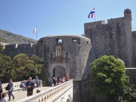 Foto: Wolfgang Dröthandl / Wandertour / Srd - Hausberg von Dubrovnik / Pile - Tor im Westen der Altstadt von Dubrovnik / 14.04.2017 22:26:47