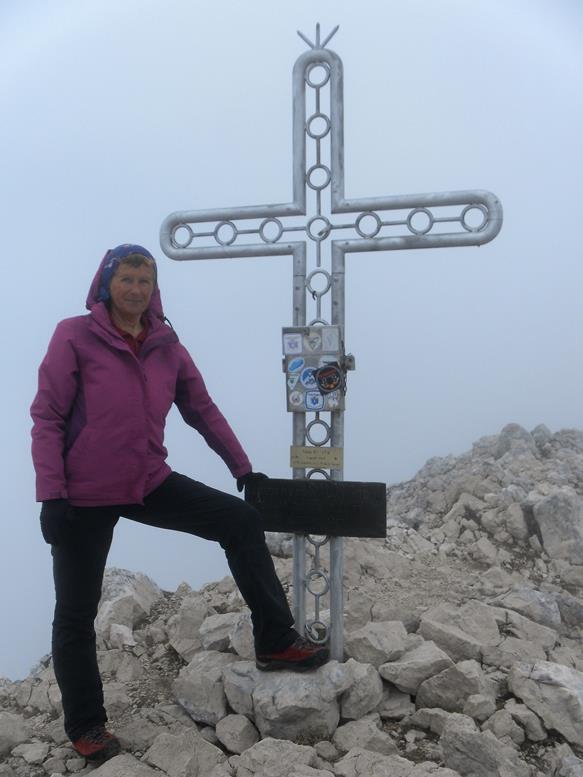 Foto: Wolfgang Lauschensky / Wandertour / Cima Valdritta Südostanstieg / Gipfelkreuz der Cima Valdritta / 27.04.2017 18:15:29