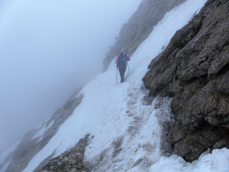 Foto: Wolfgang Lauschensky / Wandertour / Cima Valdritta Südostanstieg / Vorsicht bei verschneitem Höhenweg / 27.04.2017 18:14:55