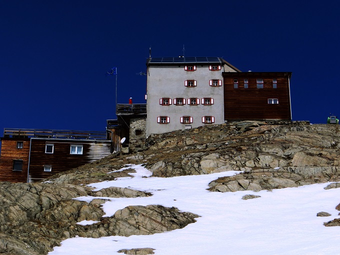 Foto: Andreas Koller / Skitour / Unbekannter SO-Grat auf den Hintereiskopf (3289m) / Schöne Aussicht Hütte / 17.05.2017 22:46:23