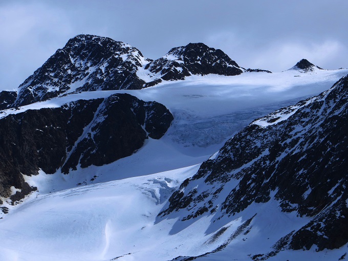 Foto: Andreas Koller / Skitour / Unbekannter SO-Grat auf den Hintereiskopf (3289m) / Fineilspitze (3514m) / 17.05.2017 22:45:46