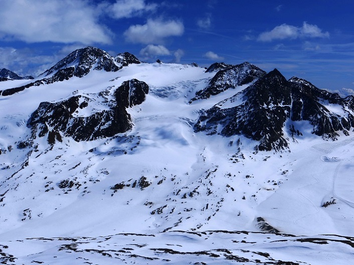 Foto: Andreas Koller / Skitour / Unbekannter SO-Grat auf den Hintereiskopf (3289m) / Fineilspitze (3514m) / 17.05.2017 22:43:57
