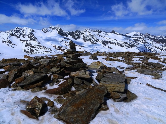 Foto: Andreas Koller / Skitour / Unbekannter SO-Grat auf den Hintereiskopf (3289m) / Am Hintereiskopf / 17.05.2017 22:42:25