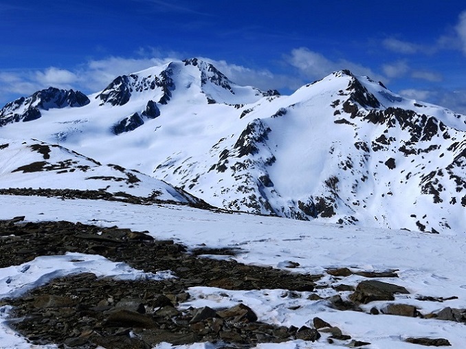 Foto: Andreas Koller / Skitour / Unbekannter SO-Grat auf den Hintereiskopf (3289m) / Weißkugel (3739m) und Langtaufererspitze (3529m) / 17.05.2017 22:41:59