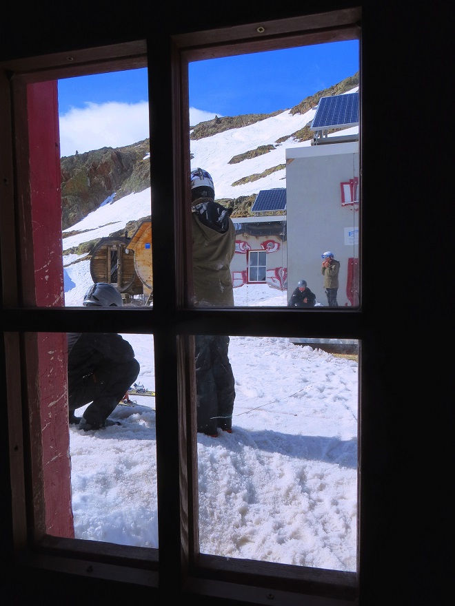 Foto: Andreas Koller / Skitour / Unbekannter SO-Grat auf den Hintereiskopf (3289m) / Blick aus der Schöne Aussicht Hütte / 17.05.2017 22:36:37