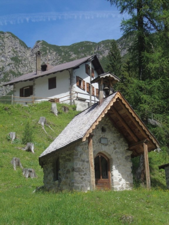 Foto: Wolfgang Dröthandl / Wandertour / Rifugio Giaf und Anello di Bianchi / Rifugio Giaf mit Kapellchen / 23.06.2017 16:12:40