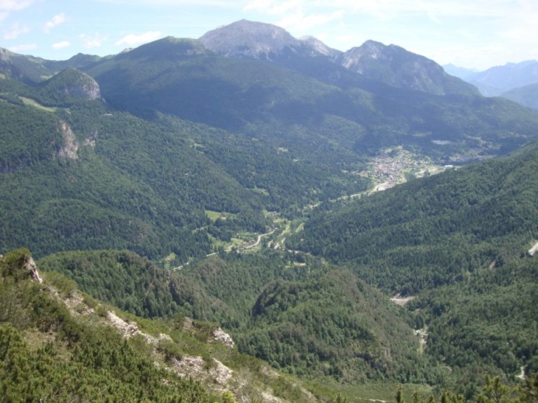 Foto: Wolfgang Dröthandl / Wandertour / Rifugio Giaf und Anello di Bianchi / Blick ins Tal auf Forni di Sopra / 23.06.2017 16:09:26
