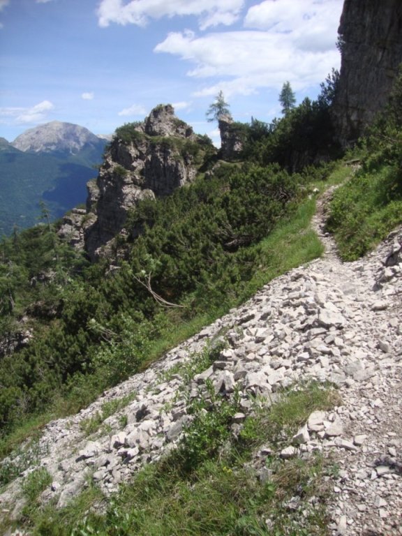 Foto: Wolfgang Dröthandl / Wandertour / Rifugio Giaf und Anello di Bianchi / Felsriegel, jenseits davon Drahtseilpassage abwärts / 23.06.2017 15:59:27