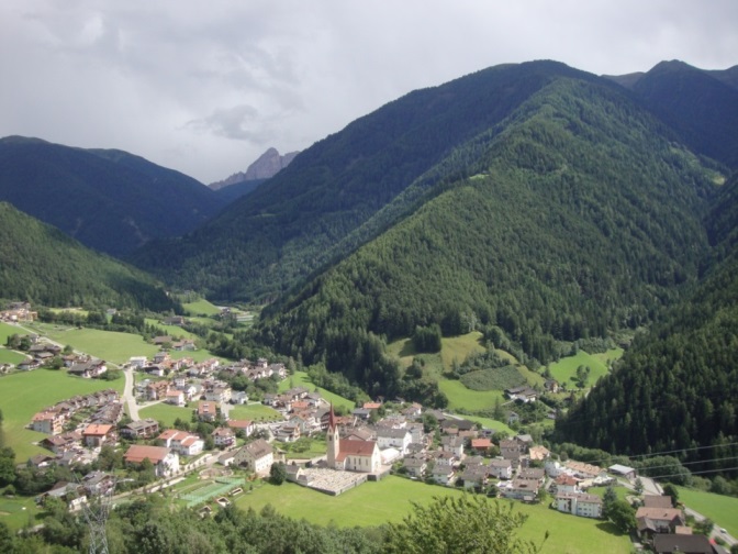 Foto: Wolfgang Dröthandl / Wandertour / Über die Lüsner Alm zum Glittner See / Lüsen gegen Peitlerkofel, links oberhalb befindet sich Flitt / 04.11.2017 23:13:55