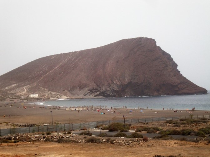 Foto: Wolfgang Dröthandl / Wandertour / Montana Roja von der Playa del Medano / Montana Roja von Westen (bei La Tejita) / 13.11.2017 17:09:44
