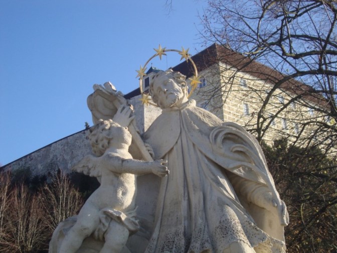 Foto: Wolfgang Dröthandl / Wandertour / Ochsenburger Hütte (Rudolfshöhe) / Hl. Johannes Nepomuk vor dem Schloss / 17.11.2017 14:10:17