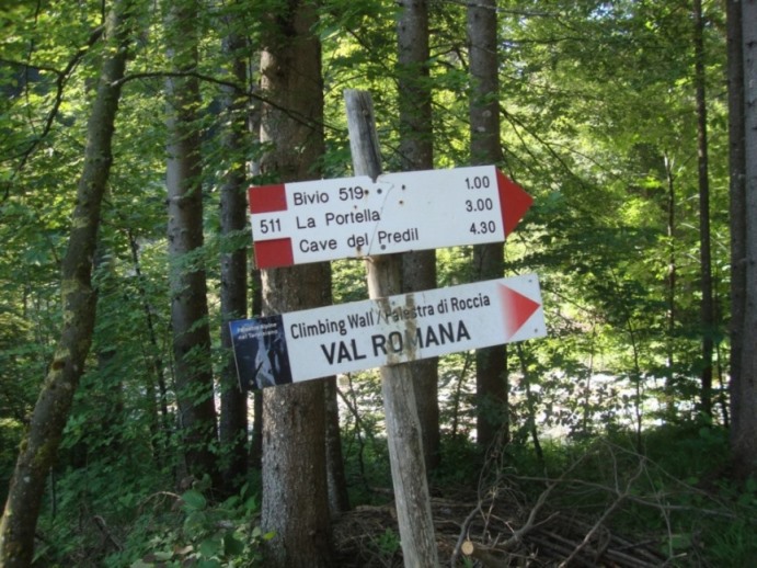 Foto: Wolfgang Dröthandl / Wandertour / Val Romana - Runde / Wegweiser am Parkplatz beim Ausgang des Val Romana / 27.06.2018 15:00:41