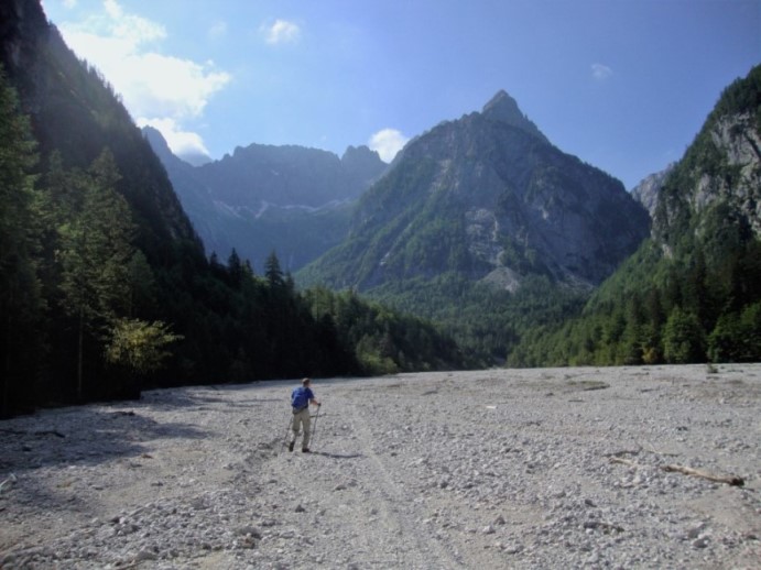 Foto: Wolfgang Dröthandl / Wandertour / Val Romana - Runde / Im Schwemmgebiet des Val Romana, der Anstiegsweg
führt ins rechte Hochtal / 27.06.2018 14:59:23